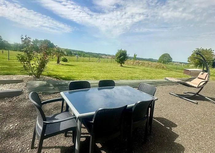 Holiday home Des Hirondelles O Montjoie-Saint-Martin