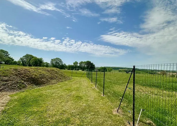 Holiday home Des Hirondelles O Montjoie-Saint-Martin